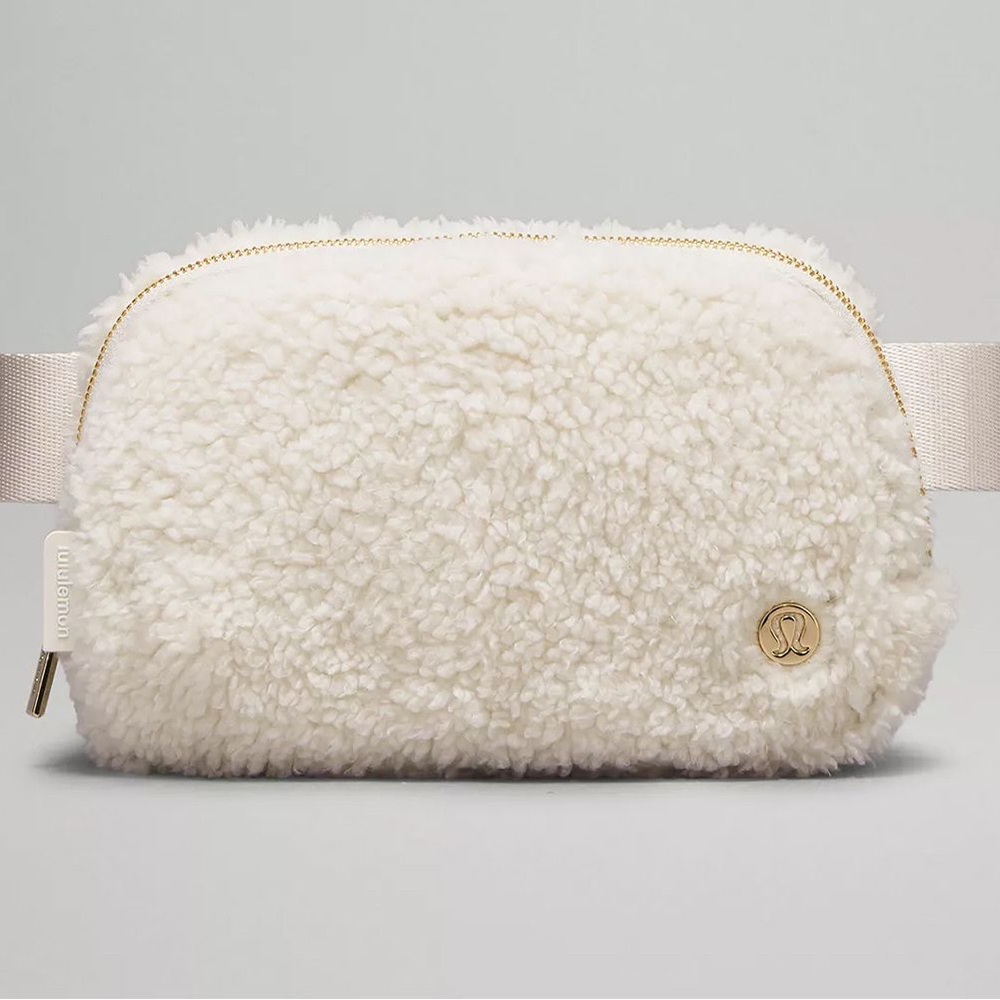 NWOT LULULEMON FLEECE EVERYWHERE BELT BAG